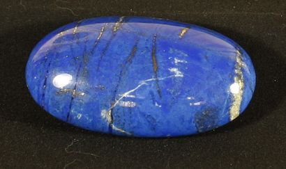 Pebble of lapis lazuli polished of an intense...