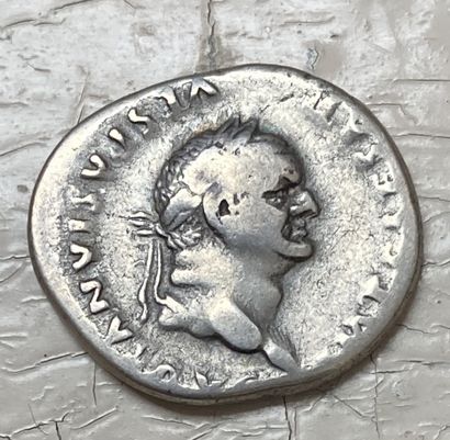 null Vespasien, denier, argent, 69-79. 3,2g. R : COS VI, aigle sur un autel