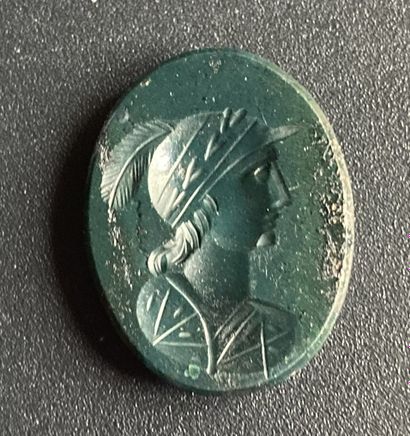 null Dark green chalcedony intaglio engraved with the bust of Athena in helmet. 18th...