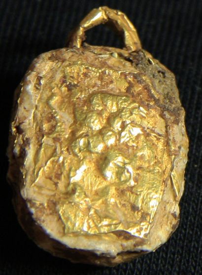 null Rectangular gold pendant with a bust on one side and a face in repoussé on the...