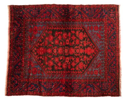 null KUMURDJI-KOULA carpet (Asia Minor), early 20th century

Dimensions : 165 x 150cm.

Technical...