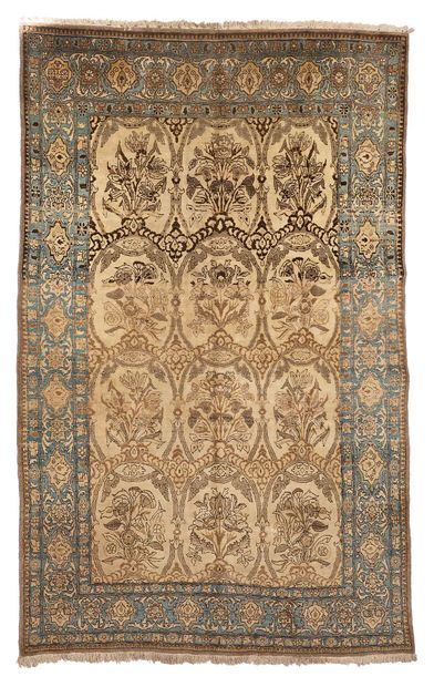 null GHOUM carpet (Iran), Shah's era, mid 20th century

Dimensions : 280 x 181cm.

Technical...