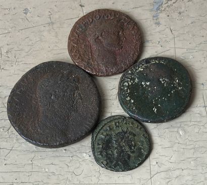 null Lot de 4 pièces de monnaies romaines en bronze