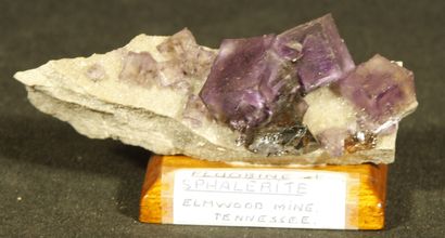 null 
Fluorite and sphalerite, Elmwood mine Tennessee, L :8 cm
