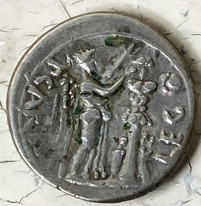 null Silver quinary - Augustus (27 BC - 14 AD). A/ AVGVST.His head naked on the left....