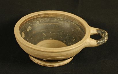 Cup with a handle in terracotta with cream...