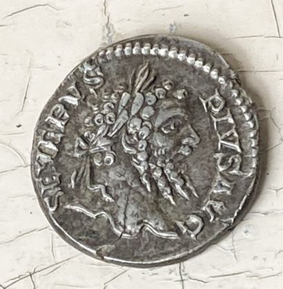 null Silver Denarius : Septimius Severus (193-211) A/ SEVERUS PIUS AUG Laureate bust...