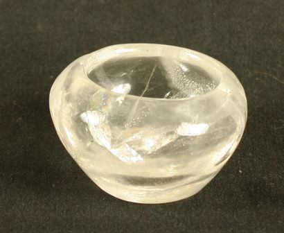 null Rock crystal bowl with thick walls. Roman period. D :4,5cm