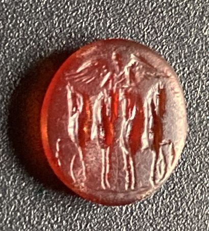 null Roman intaglio carnelian, engraved with a Victory driving a quadriga 1X0,9cm...