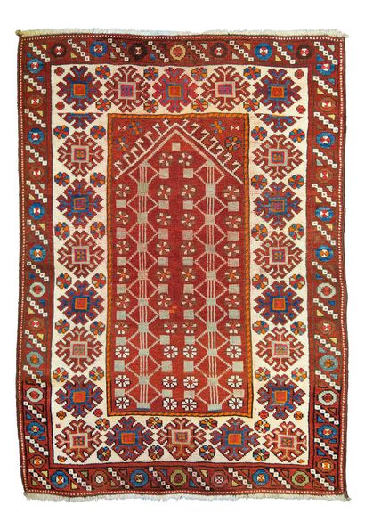 null BERGAMA carpet (Asia Minor), early 20th century

Dimensions : 115 x 95cm.

Technical...