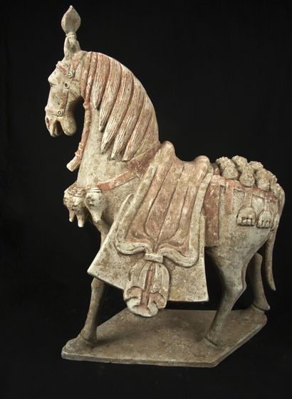 null 
Beautiful horse in polychrome terra cotta, represented standing on a terrace...