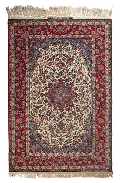 null Very fine and sumptuous ISPAHAN carpet on silk chains, signed "SEIRAFIAN" (Iran),...