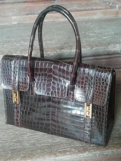 null HERMES Vintage. Sac DRAG en crocodile couleur marron (crocodile porosier, pré...