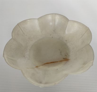 null Multi-lobed cup (6) in the shape of a lotus leaf - China (small cracks and chips)...