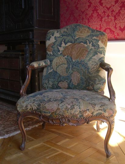 Large armchair with flat back in natural...