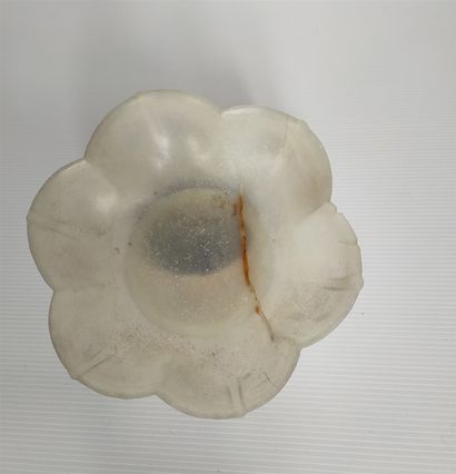 null Multi-lobed cup (6) in the shape of a lotus leaf - China (small cracks and chips)...