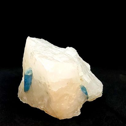 null Prismatic aquamarine crystals of very beautiful quality - Origin of the mine...