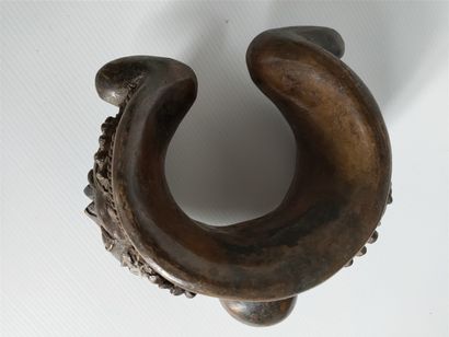 null Magnificent bronze parade bracelet - Benin - external diameter : 18 cm - internal...