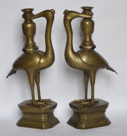  Pair of stilt-walkers in chased bronze supporting vases of perfume burner. Vien...