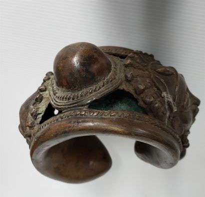 null Magnificent bronze parade bracelet - Benin - external diameter : 18 cm - internal...
