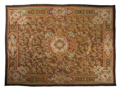 null Carpet from Aubusson (France), Charles X period

Dimensions : 330 x 290cm.

Technical...