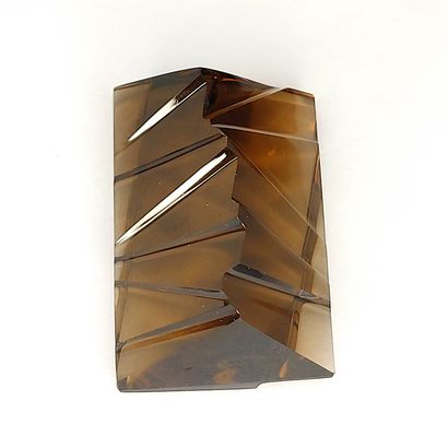 null Smoked quartz with warm and voluptuous colors for a linear geometry. Work done...