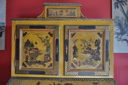  Rare and curious cabinet called "Chinese" forming scriban in dark camomile lacquered...