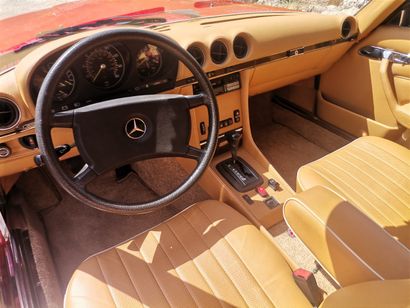 MERCEDES 380 SL Cabriolet – 1983 
Du fameux type R107, motorisé par un V8 3,8 l en...