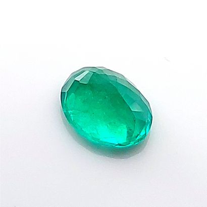 Emeraude - Brésil - 2.35 cts EMERAUD - From Brazil - Green color - Oval size - Impeccable...