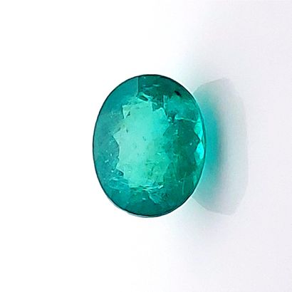 Emeraude - Brésil - 2.85 cts EMERAUD - From Brazil - Green color - Oval size - Impeccable...