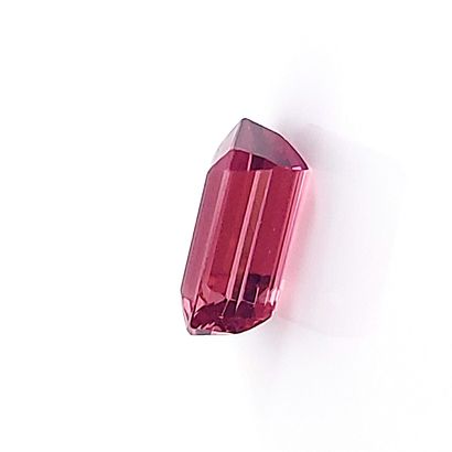 Rubellite - BRESIL - 3.95 cts RUBELLITE - From Brazil - Reddish pink color - Rectangular...