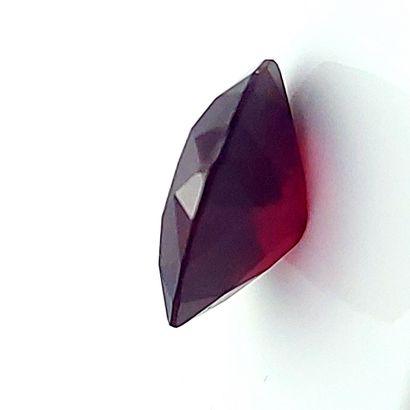 Grenat pyrope - Madagascar - 7.65 cts GRENAT PYROPE - From Madagascar - Red color...
