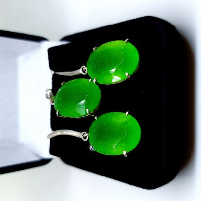 Demi parure argent et Quartz vert Half set of silver including a pair of earrings...