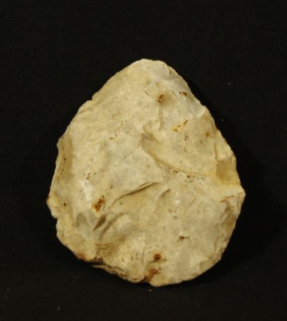 null Petit biface en silex. Calvados, Moustérien, paléolithique moyen 85000 ans....