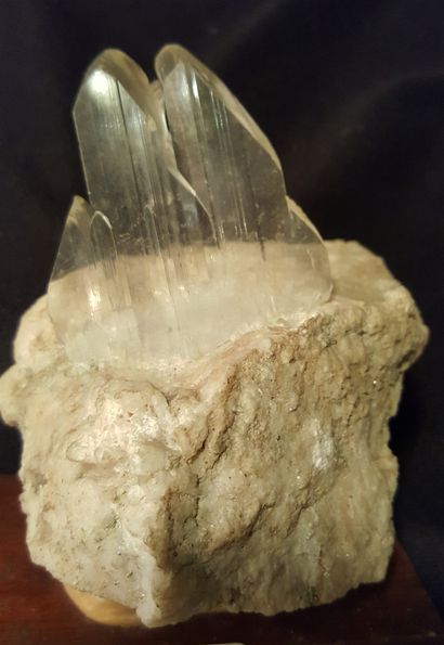 null Lot of 3 Gypses on dolomite one of 11cm and 6,2cm for the longest crystal and...