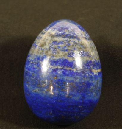  Lapis-lazuli poli en forme d’œuf. H :6cm 157g.