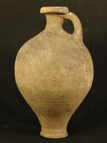 null Large vase with terracotta handle. Roman period. H :24,2cm