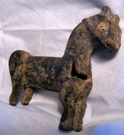 null Bronze horse-shaped lock. Sassanid period II-VII 6,7 cm X 5,7 cm