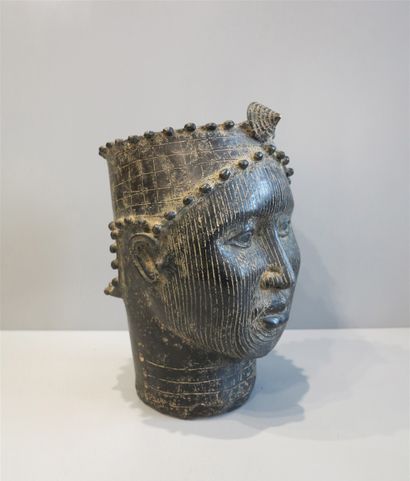 null Bronze sculpture made with lost wax representing a bronze head of a dignitary...