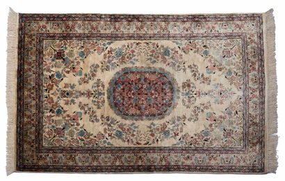 null Silk AMRITSAR carpet on cotton chain (India), mid 20th century 

Dimensions...