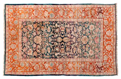 null Très beau tapis LAHORE (Inde), fin du 19e siècle

Dimensions : 307 x 206cm.

Caractéristiques...