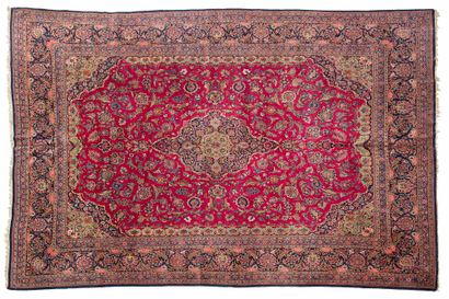 null KACHAN carpet (Iran), circa 1930/40

Dimensions : 420 x 310cm.

Technical characteristics...