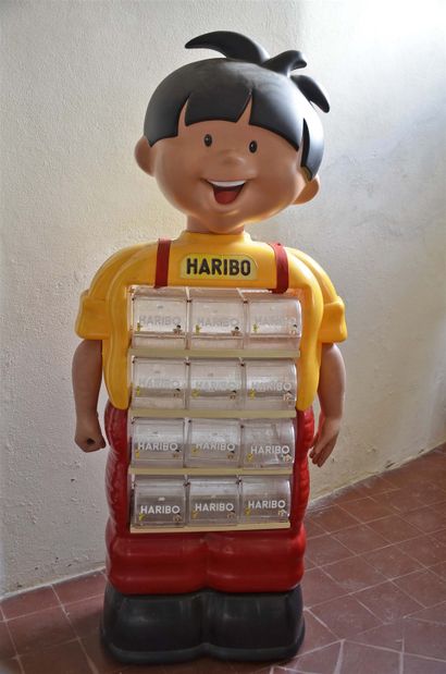 null Distributeur de bonbons HARIBO. Image des enfants de l'an 2000. Ht.: 195 cm...