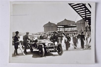 null Duce sur Alfa Romeo 1750 vers 1930. Photo, 13 x 18 cm