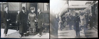 null Lot de 2 photos: Le Roi et la Reine d'Angleterre. Vers 1900. 25x18cm