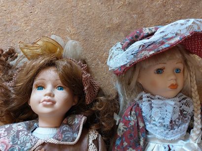 null Jeu de croquet, vers 1900 + 2 poupées avec tête en porcelaine, modernes. Ht....