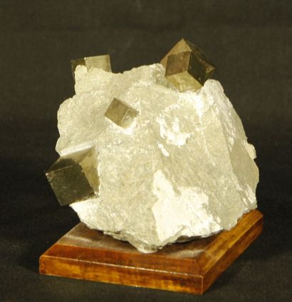 null Lot de 3 minéraux : Limonite, 7,5x4,5, noire, provenant Saint Jean de Jeanne,...