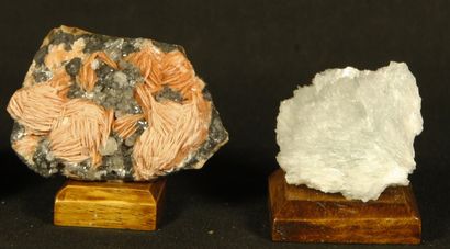 null Lot de 2 minéraux : Baryte rose orangé mesurant, 7x5cm, provenant du Maroc +...
