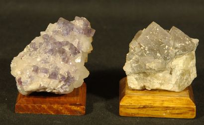null Lot de 2 Fluorines, l’une violette et l’autre blanche provenant de Berbes, Espagne...