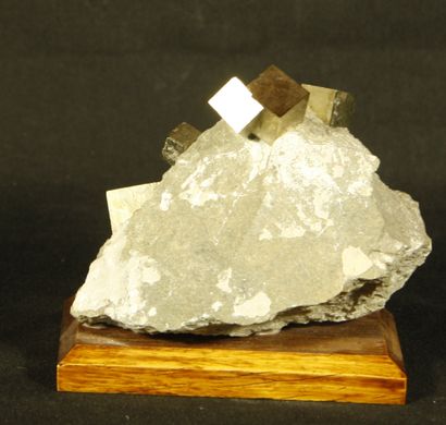 null Lot de 3 minéraux : Limonite, 7,5x4,5, noire, provenant Saint Jean de Jeanne,...